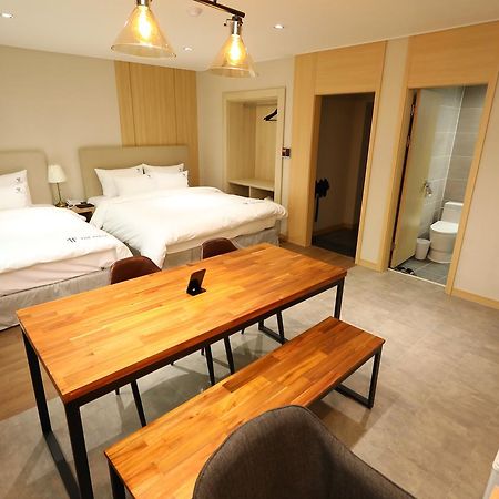 The First Hotel Changwon Esterno foto