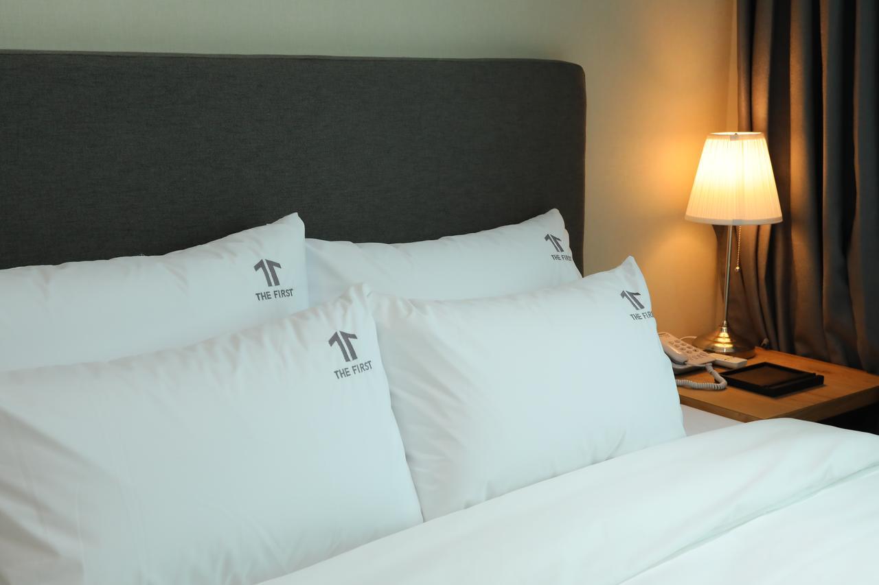 The First Hotel Changwon Esterno foto