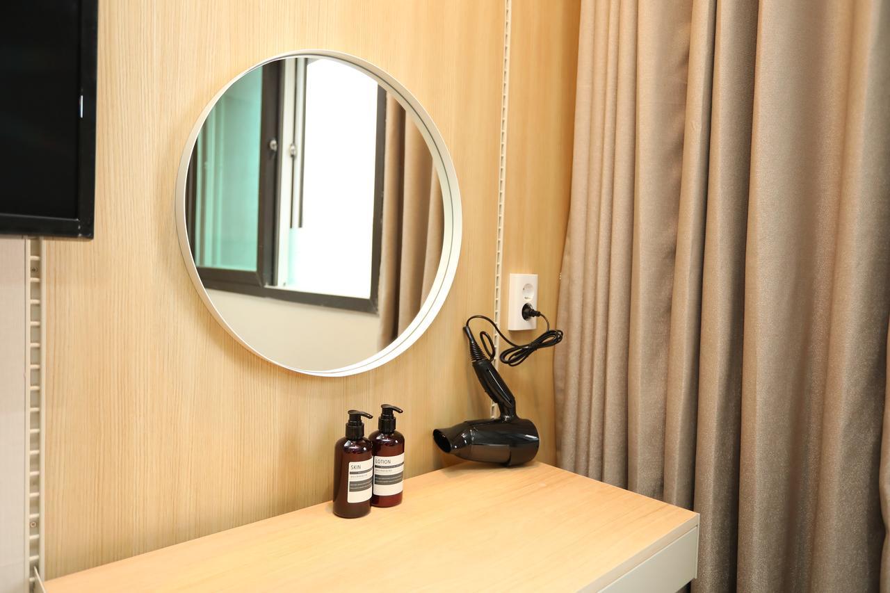 The First Hotel Changwon Esterno foto