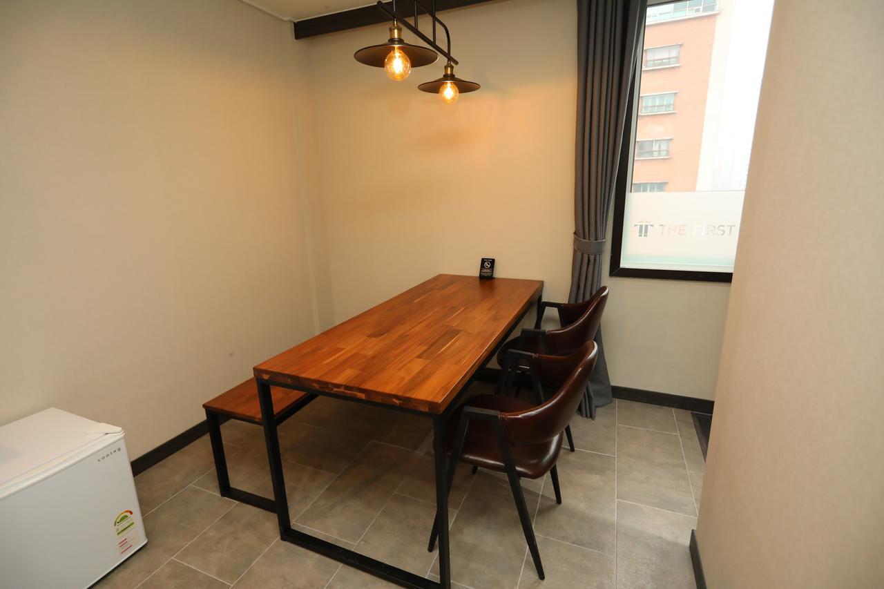 The First Hotel Changwon Esterno foto