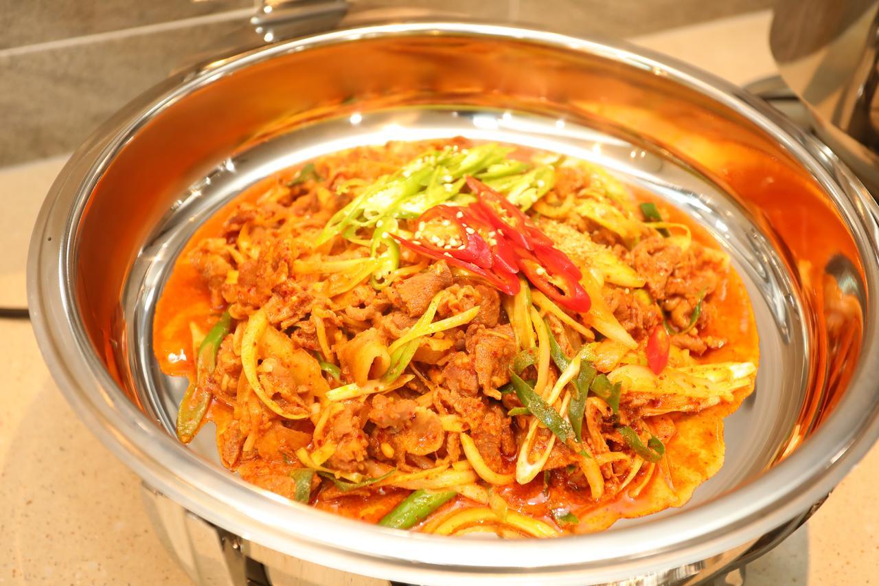 The First Hotel Changwon Esterno foto